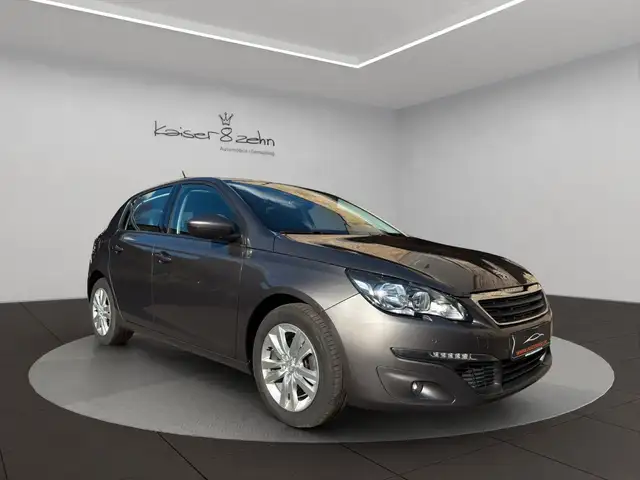 Peugeot 308 view 3