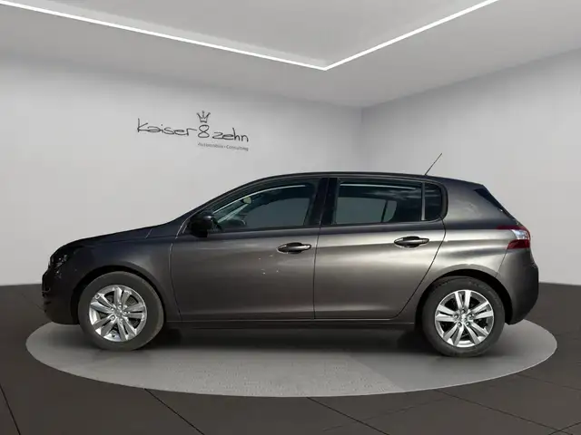 Peugeot 308 view 2