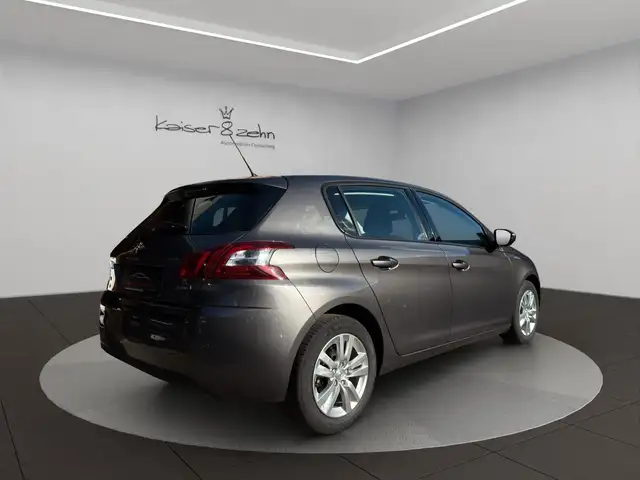 Peugeot 308 view 8
