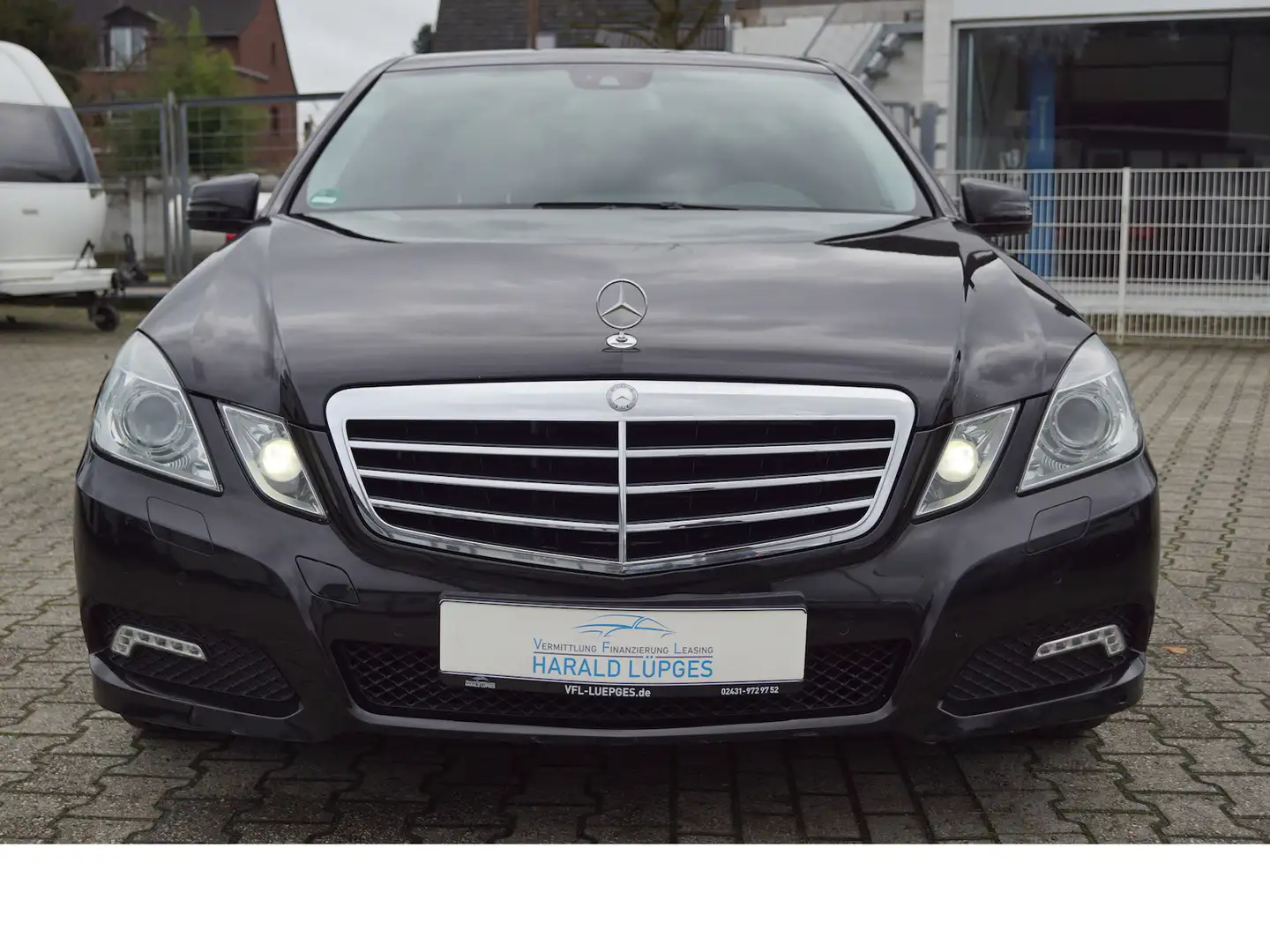 Mercedes-Benz E 220 CDI, Avantgarde, Automatik, Leder, Navi Schwarz - 2