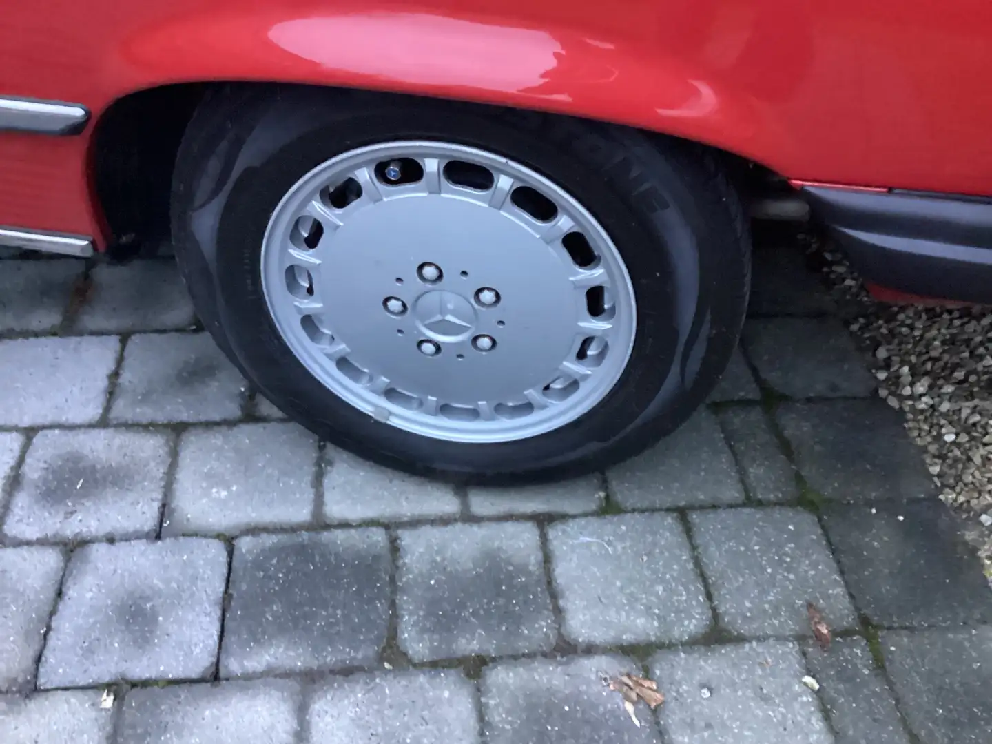 Mercedes-Benz SL 560 Rouge - 1