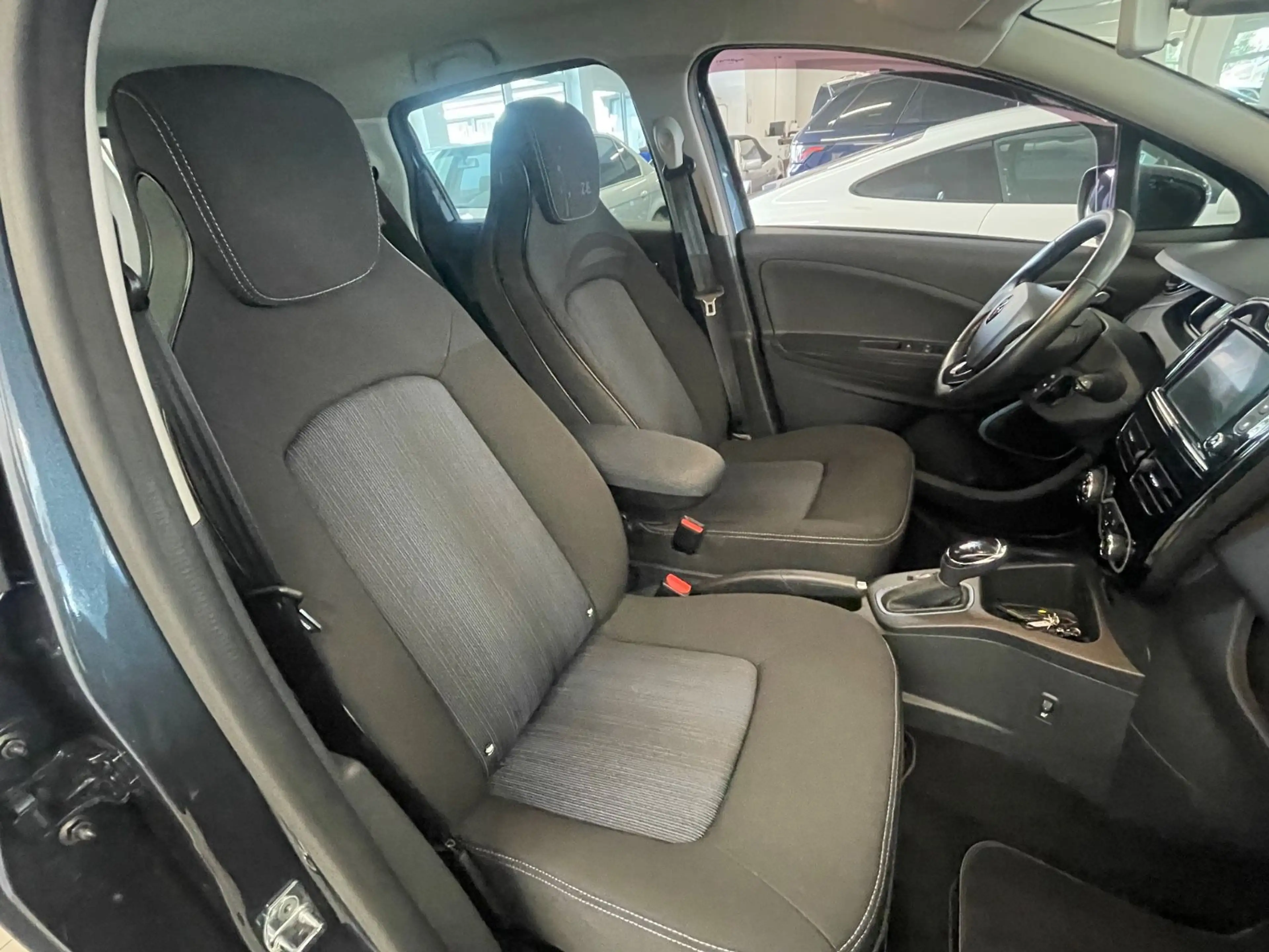 Renault ZOE Zoe Life — photo 13
