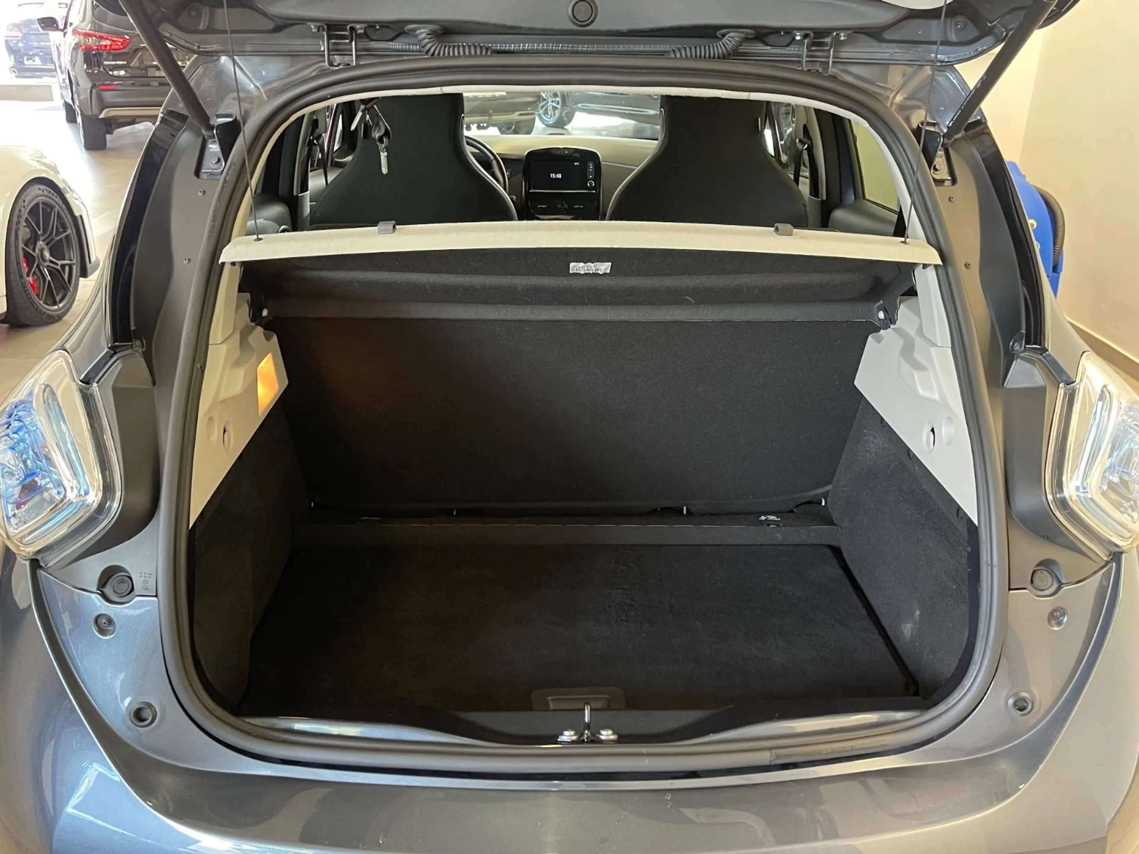 Renault ZOE Zoe Life — photo 10