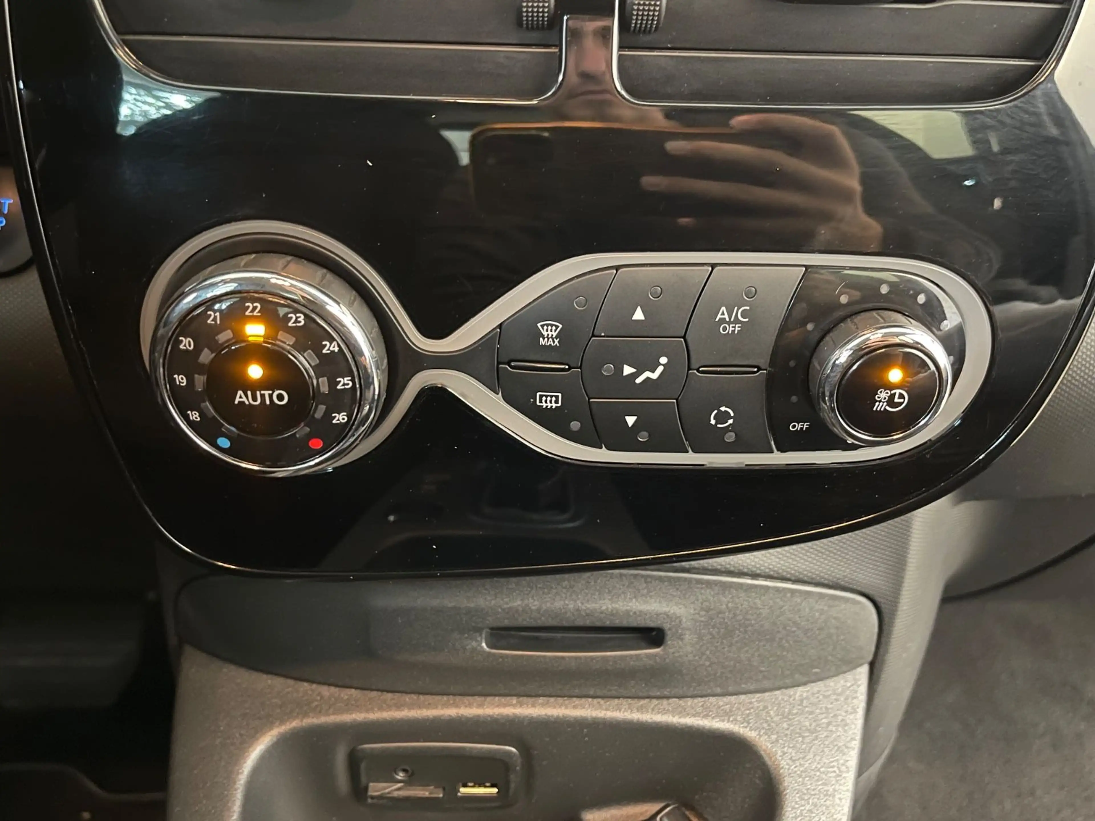 Renault ZOE Zoe Life — photo 14