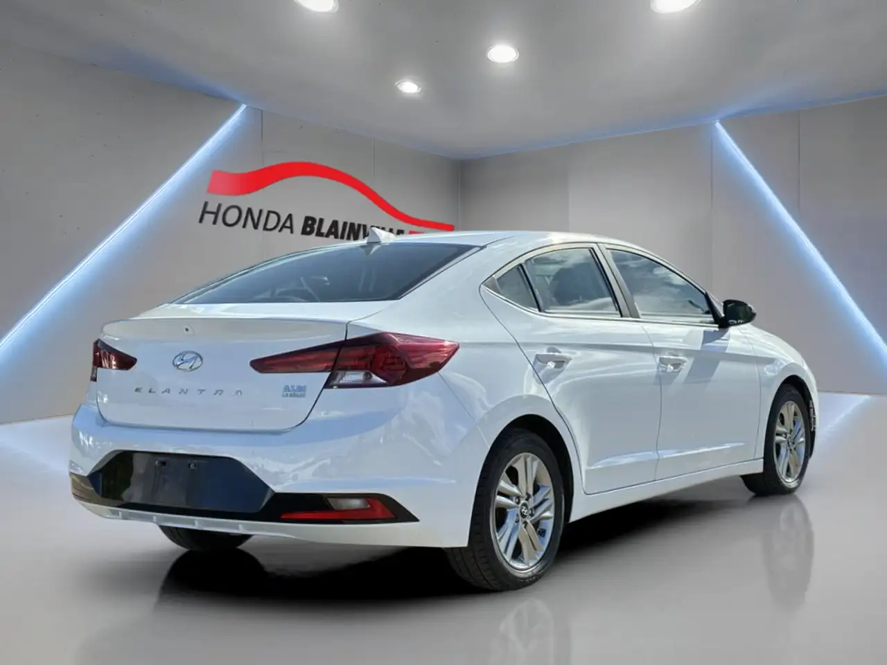 Hyundai ELANTRA снимка Hyundai ELANTRA
