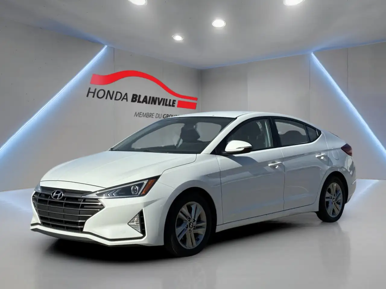 Hyundai ELANTRA снимка Hyundai ELANTRA
