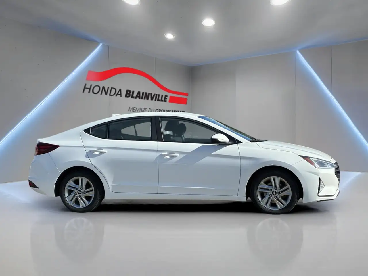 Hyundai ELANTRA снимка Hyundai ELANTRA