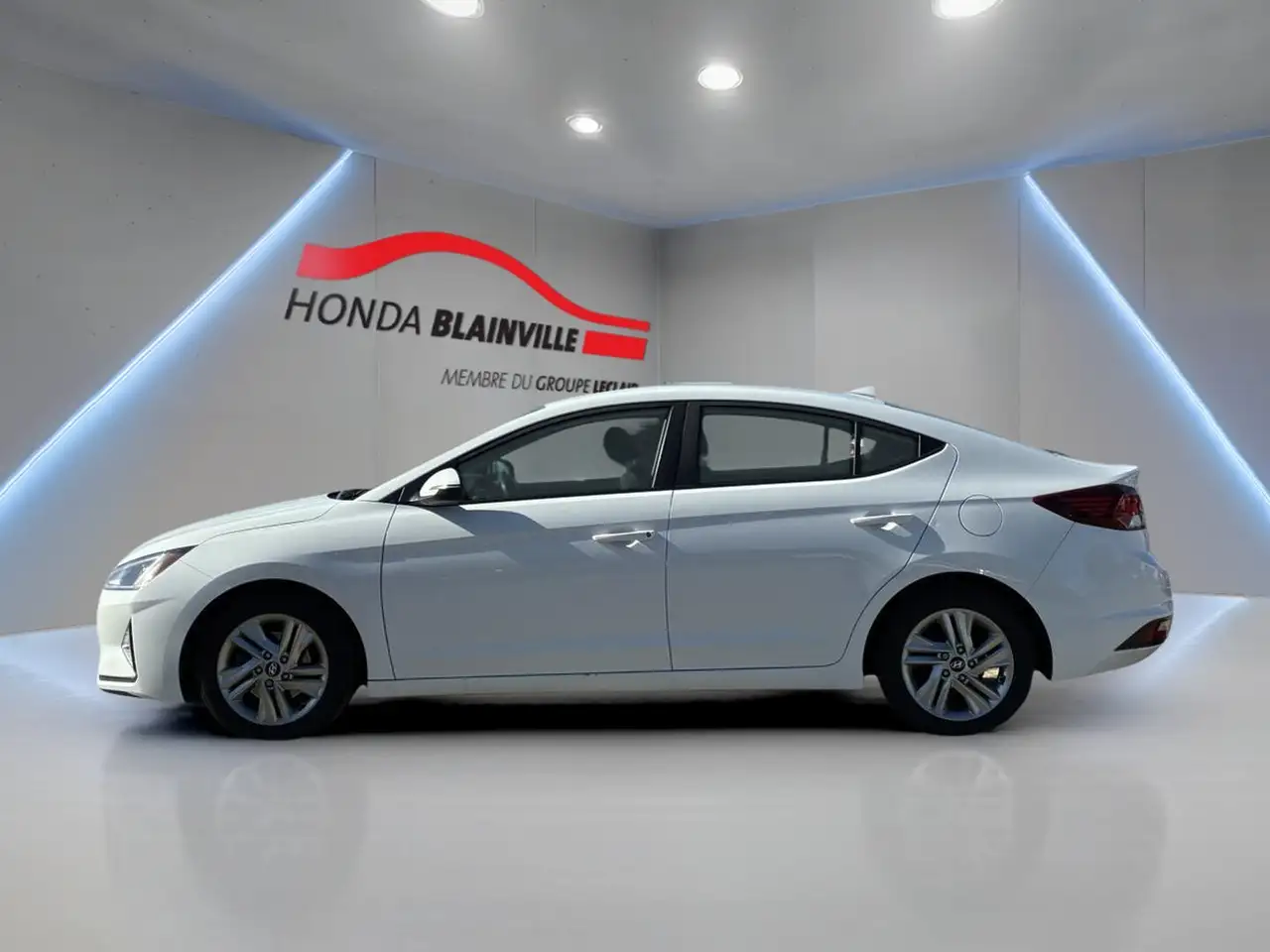 Hyundai ELANTRA снимка Hyundai ELANTRA
