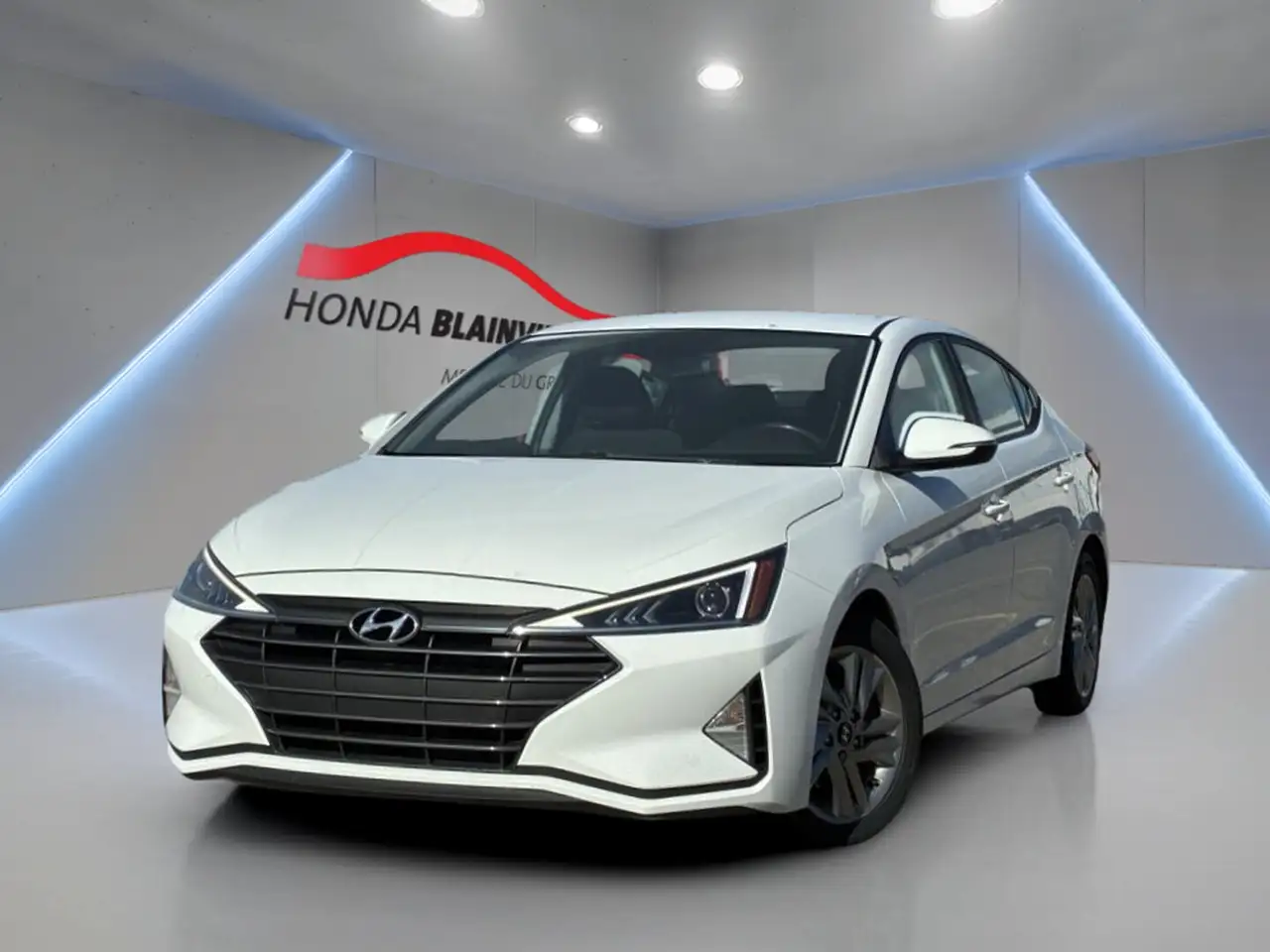 Hyundai ELANTRA снимка Hyundai ELANTRA