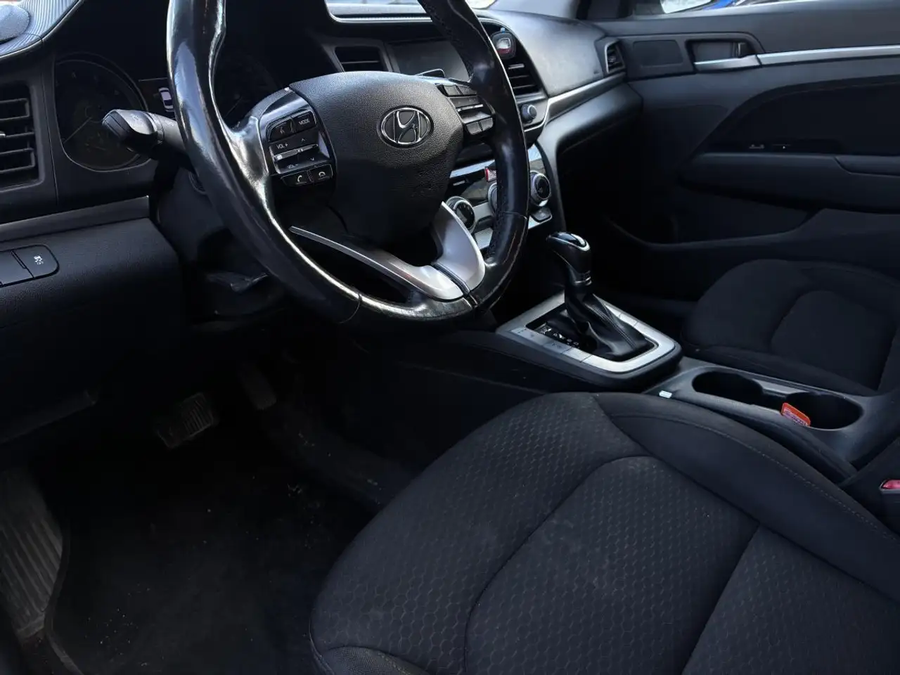 Hyundai ELANTRA снимка Hyundai ELANTRA