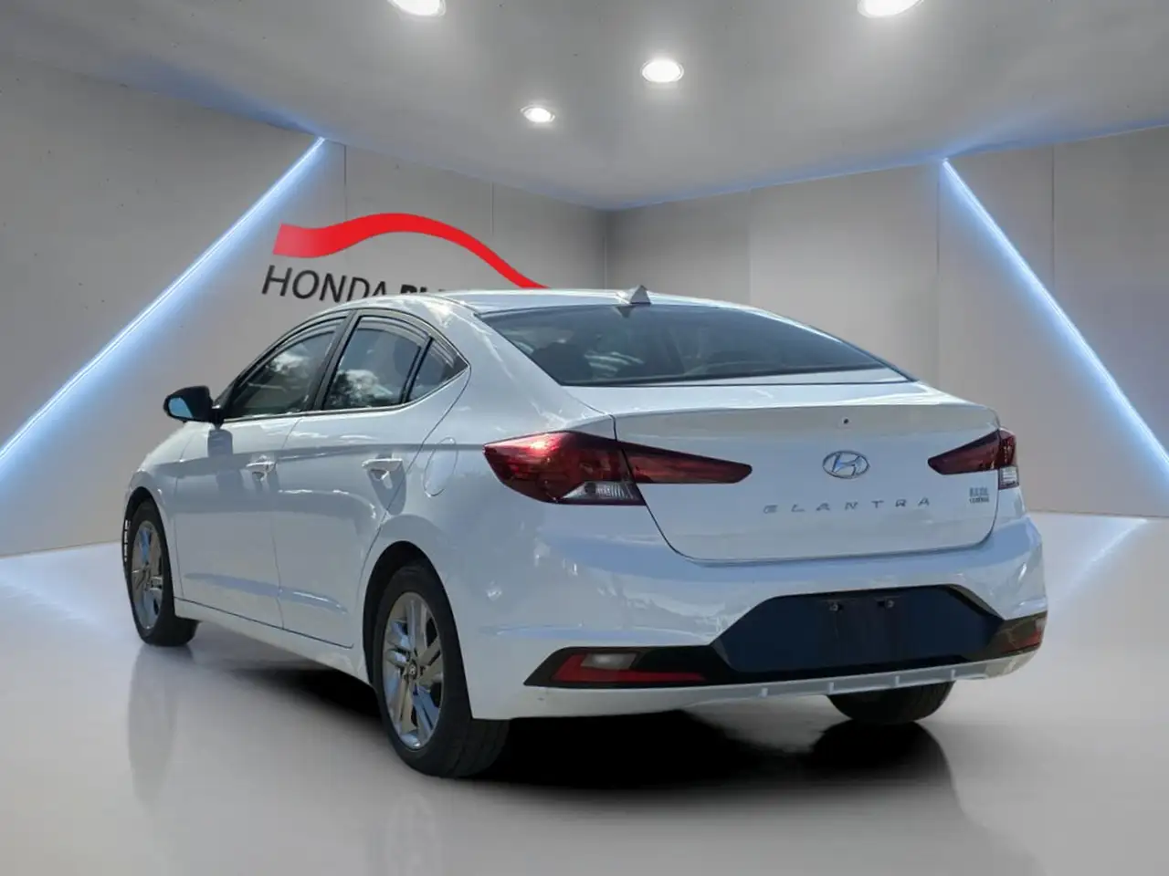 Hyundai ELANTRA снимка Hyundai ELANTRA