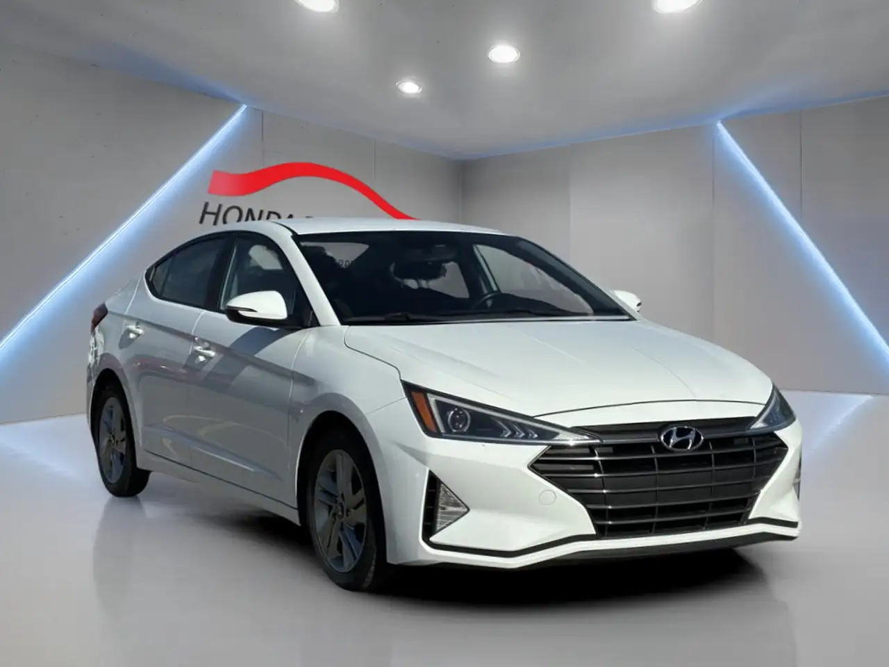 Hyundai ELANTRA снимка Hyundai ELANTRA