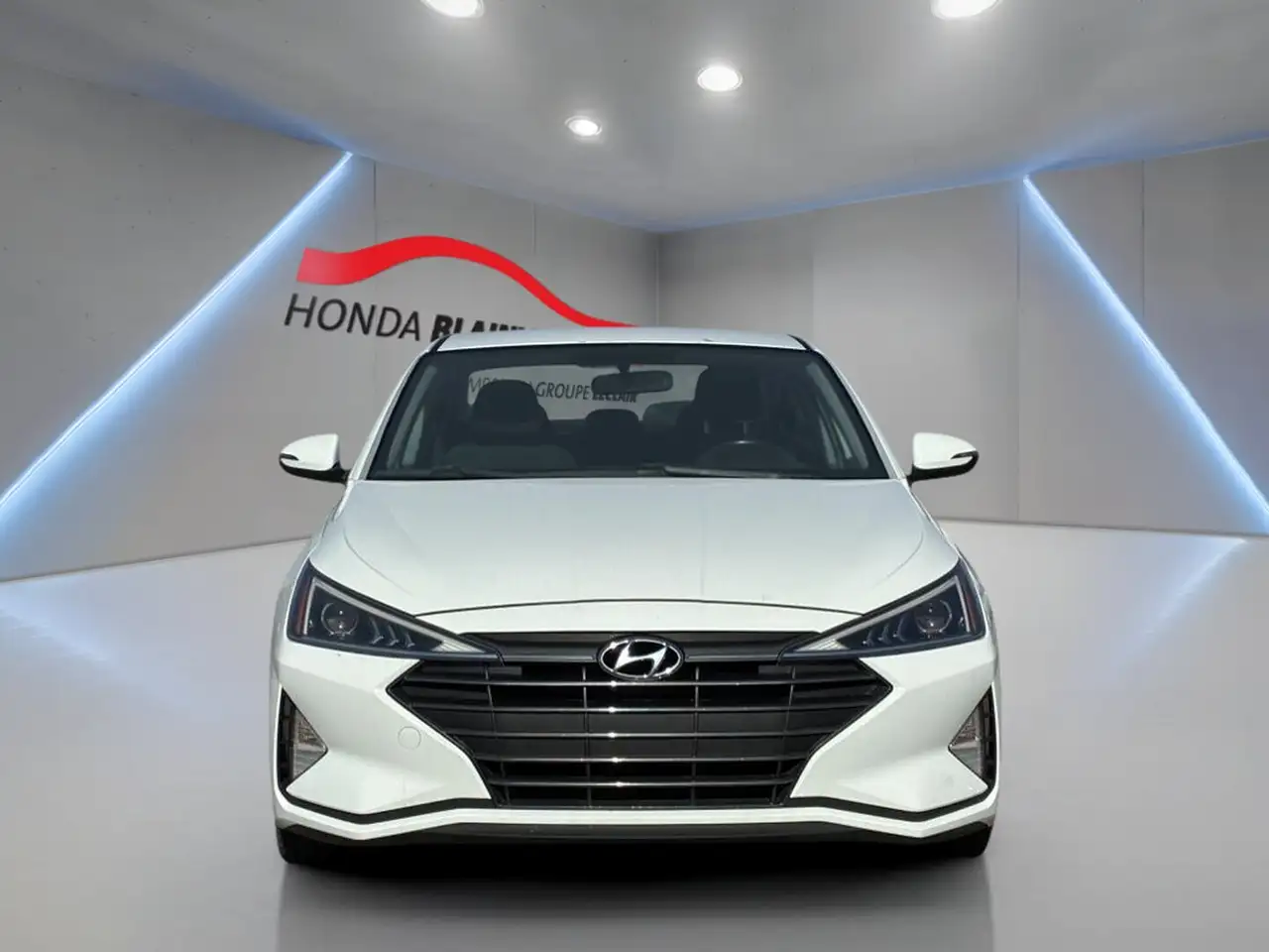 Hyundai ELANTRA снимка Hyundai ELANTRA