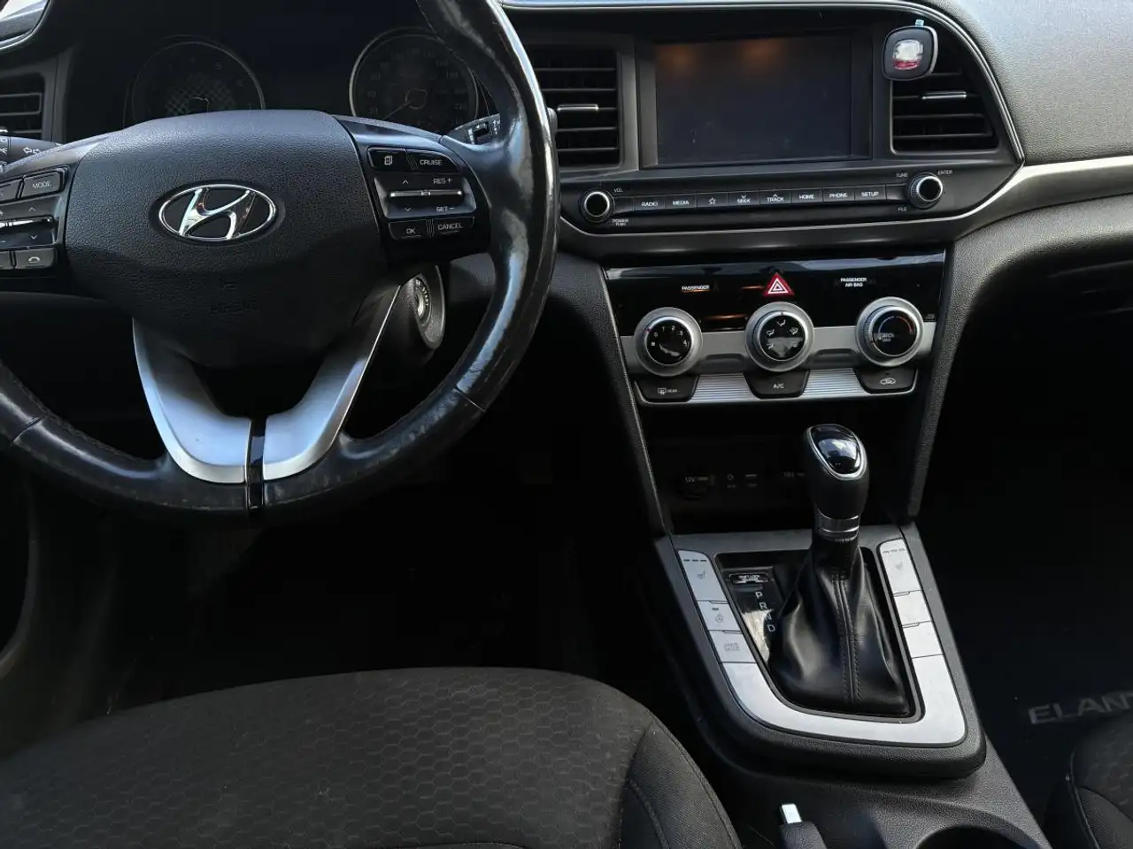 Hyundai ELANTRA снимка Hyundai ELANTRA