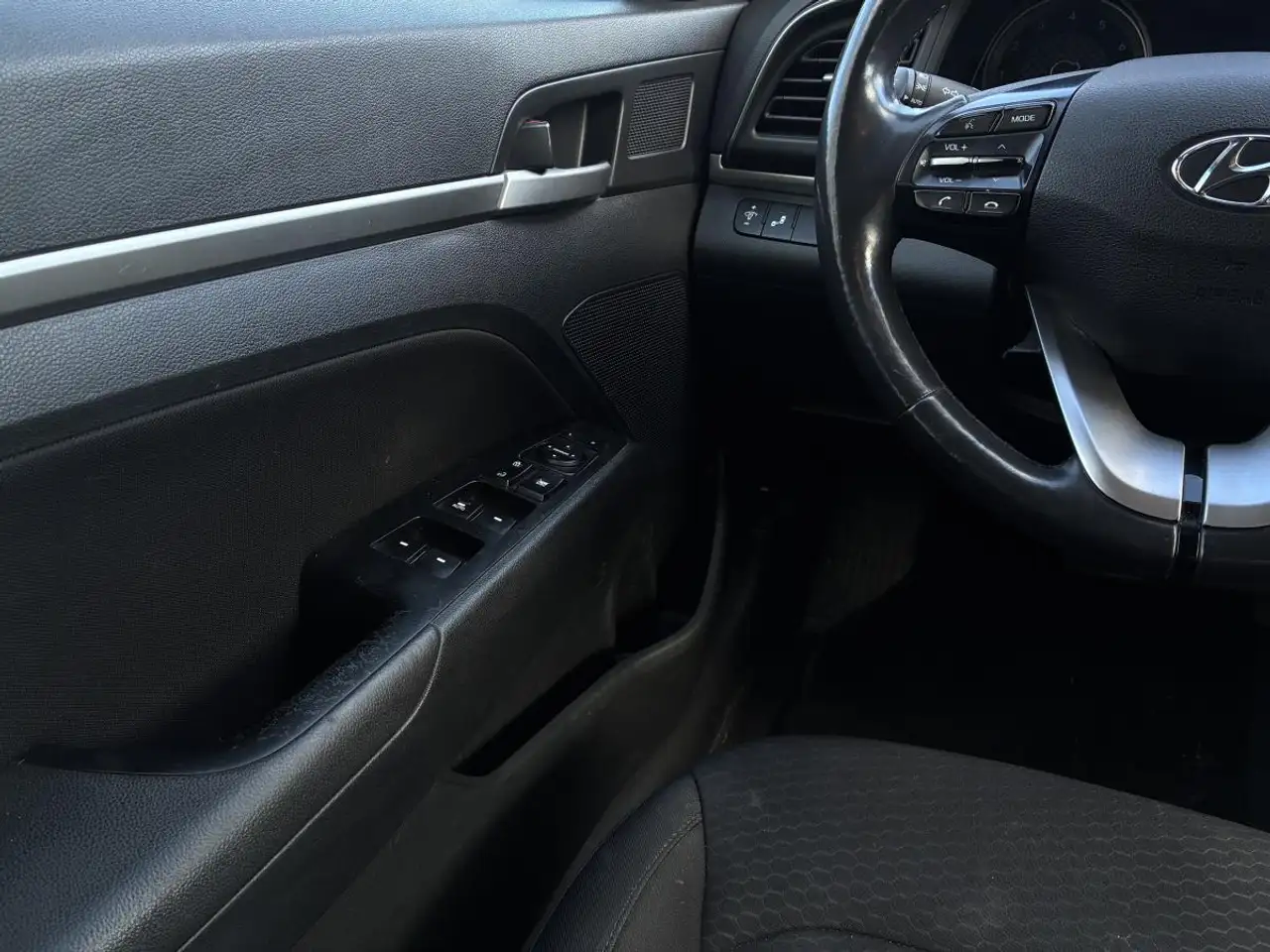 Hyundai ELANTRA снимка Hyundai ELANTRA