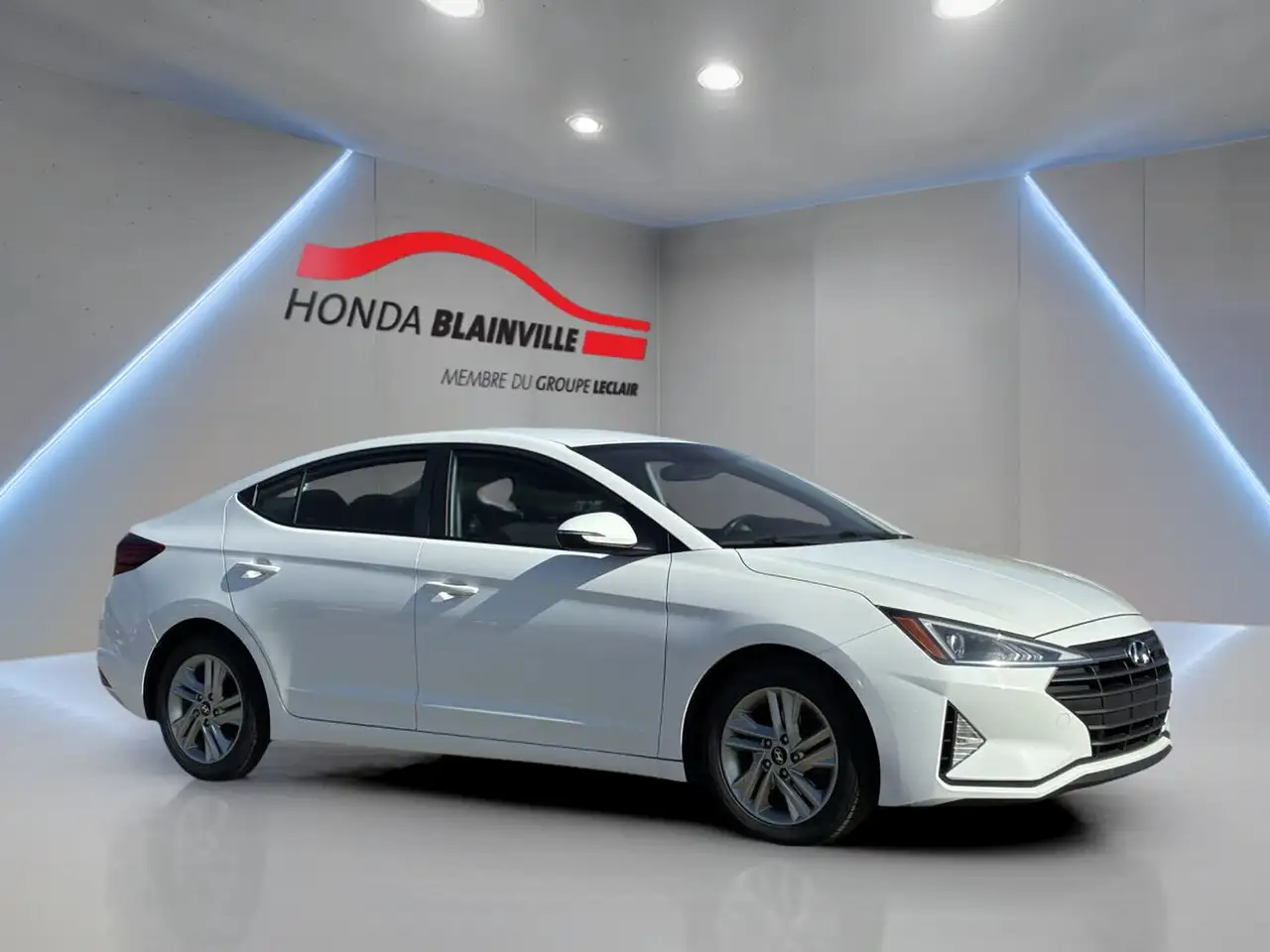 Hyundai ELANTRA снимка Hyundai ELANTRA