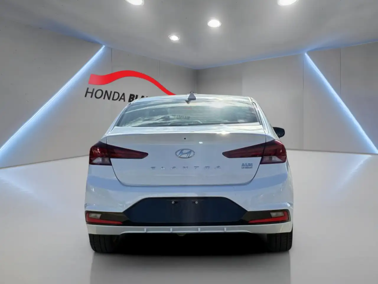 Hyundai ELANTRA снимка Hyundai ELANTRA