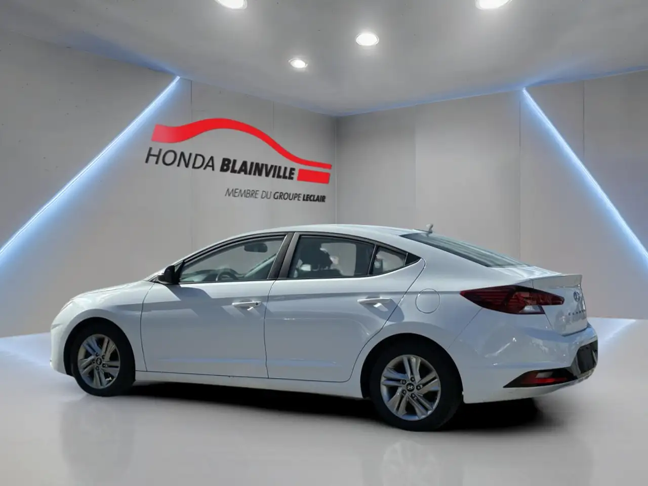 Hyundai ELANTRA снимка Hyundai ELANTRA