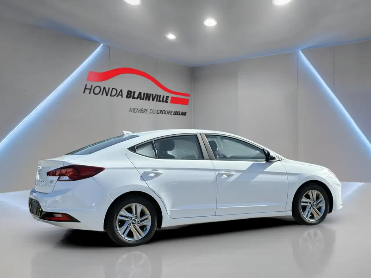 Hyundai ELANTRA снимка Hyundai ELANTRA