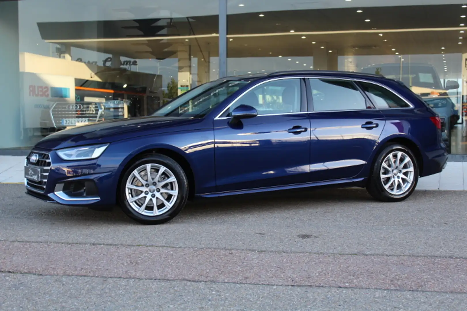 Audi A4 Avant 35 TFSI Advanced 110kW Bleu - 2