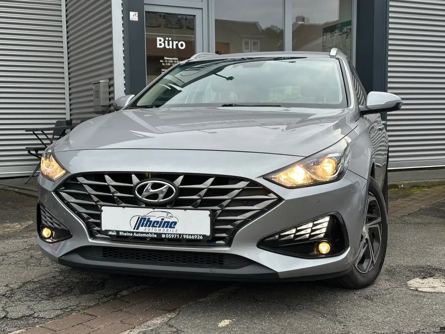 Hyundai i30 cw Trend*PDC*SHZ*AHK*SPUR*MFKL*MwSt*TOP* Silber - 1