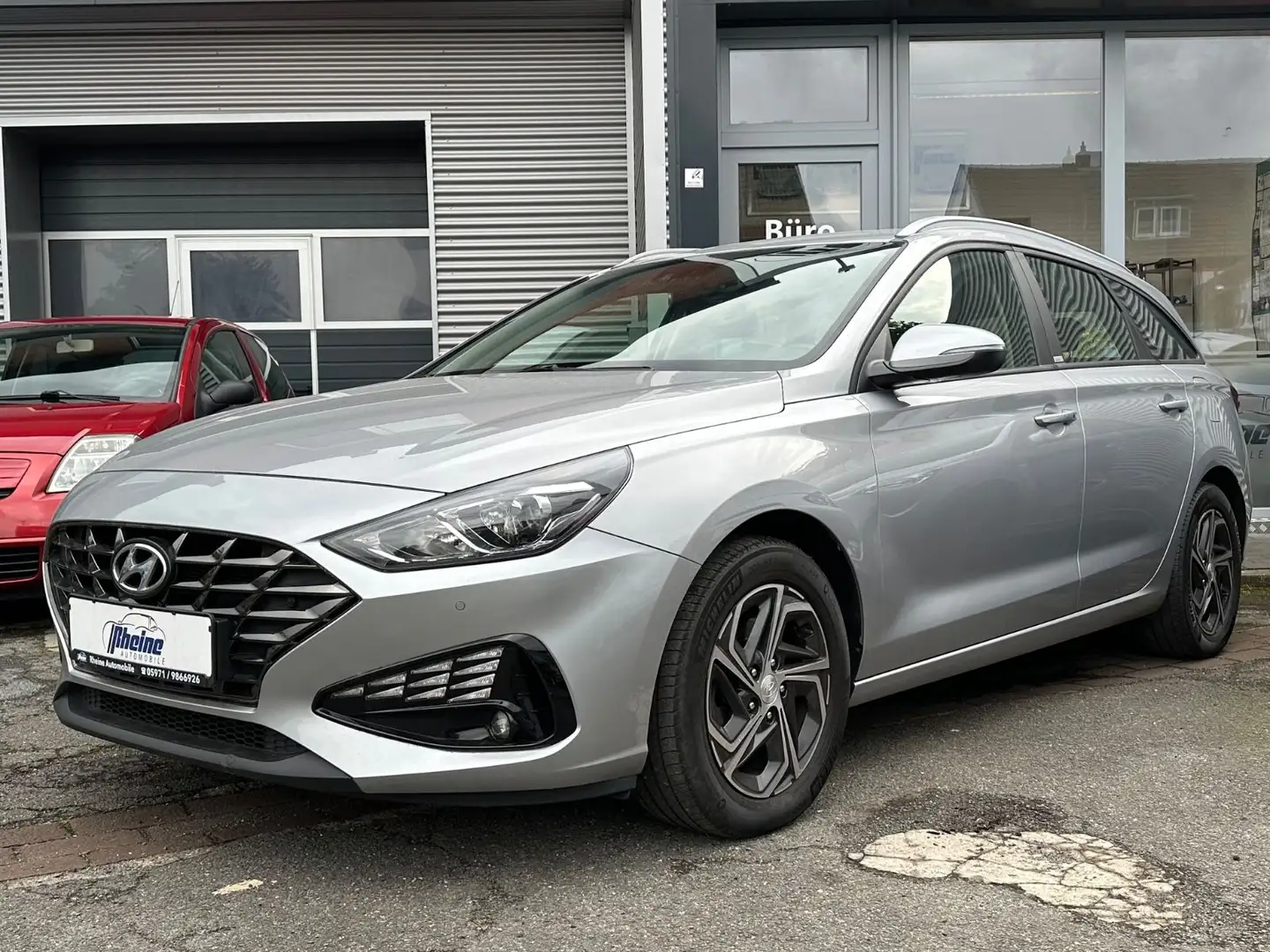 Hyundai i30 cw Trend*PDC*SHZ*AHK*SPUR*MFKL*MwSt*TOP* Silber - 2