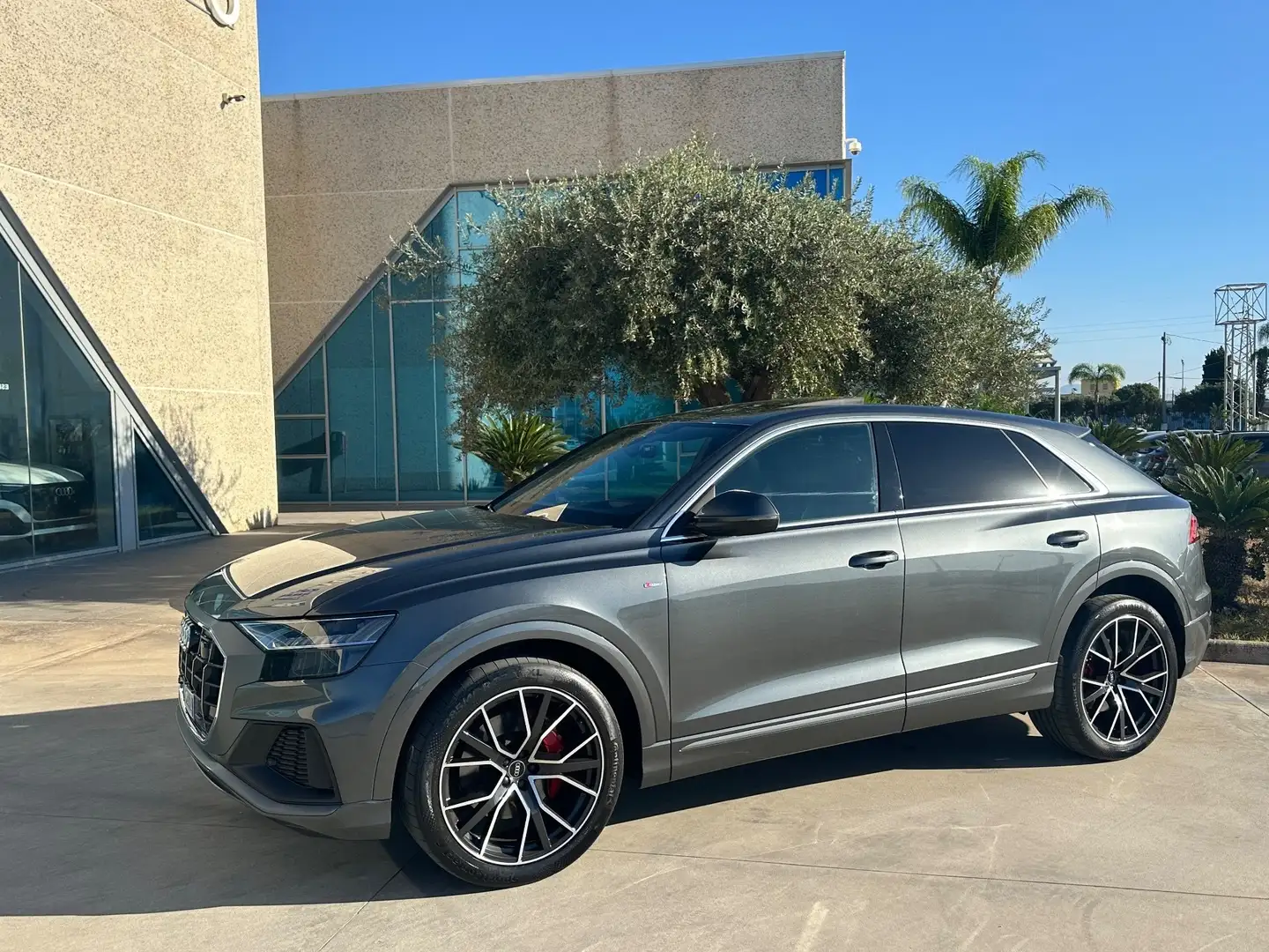 Audi Q8 50 Sline Anticipo €14.900 noleggio no scoring Grigio - 2