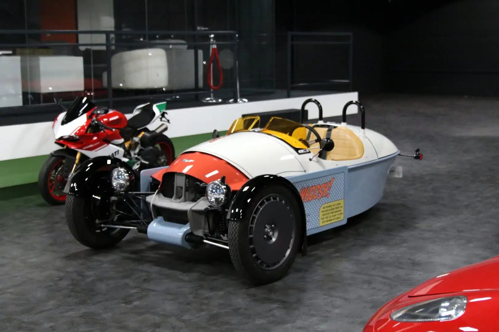 Morgan 3-Wheeler Super 3 Comic ART by Roy Lichtenstein Weiß - 2