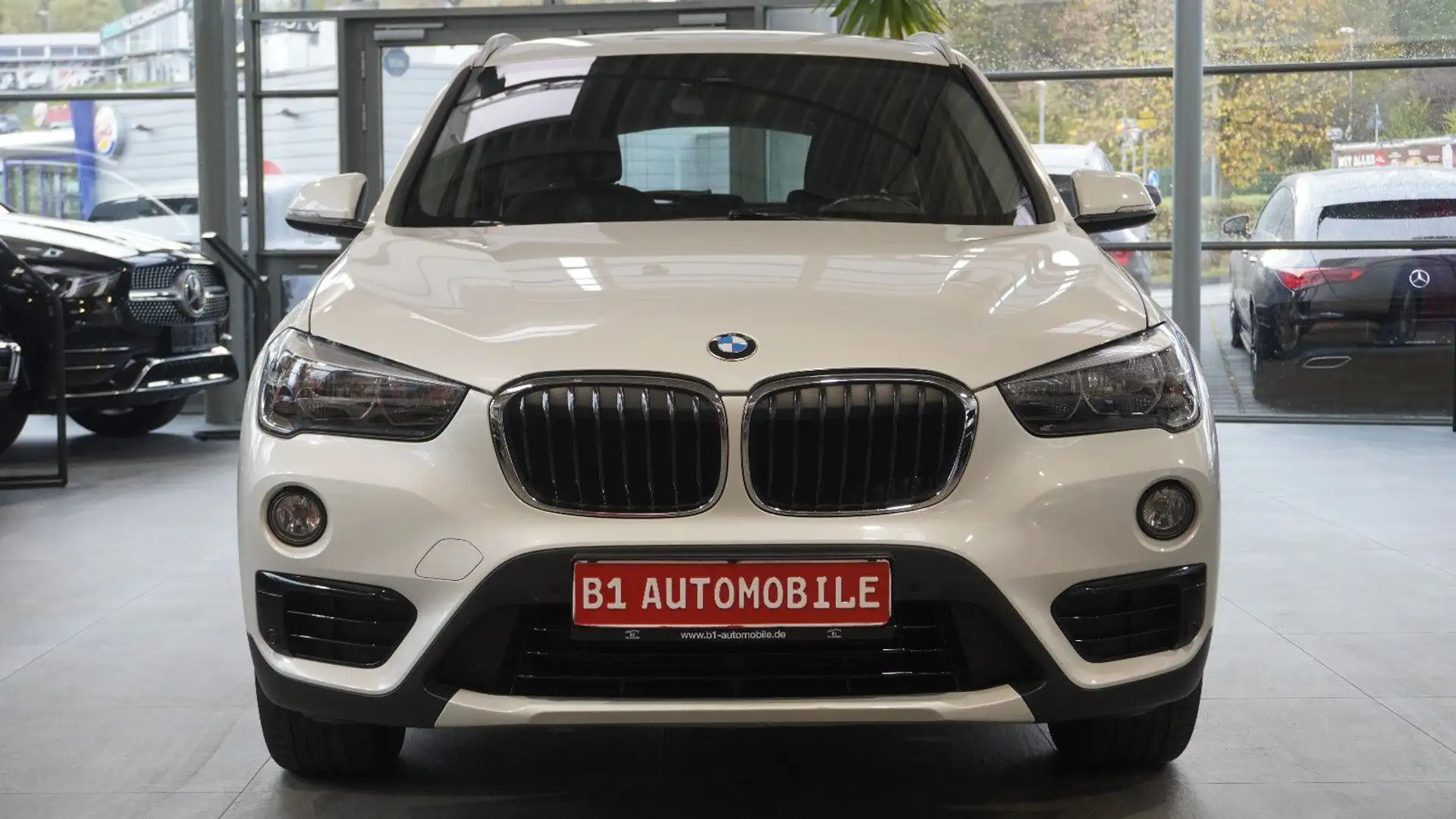 BMW X1 sDrive 18 d Sport Line*AHK*NAVI*PDC*MEMORY Blanc - 2