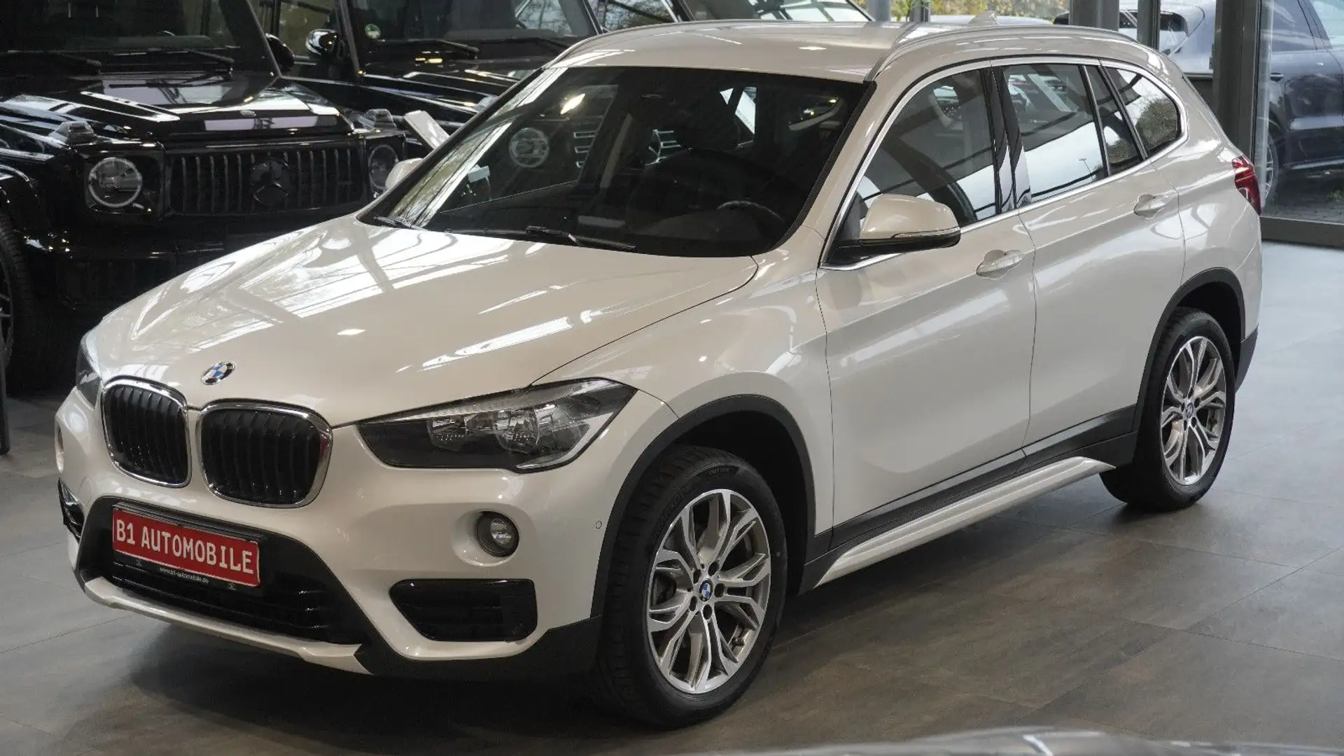 BMW X1 sDrive 18 d Sport Line*AHK*NAVI*PDC*MEMORY Blanc - 1