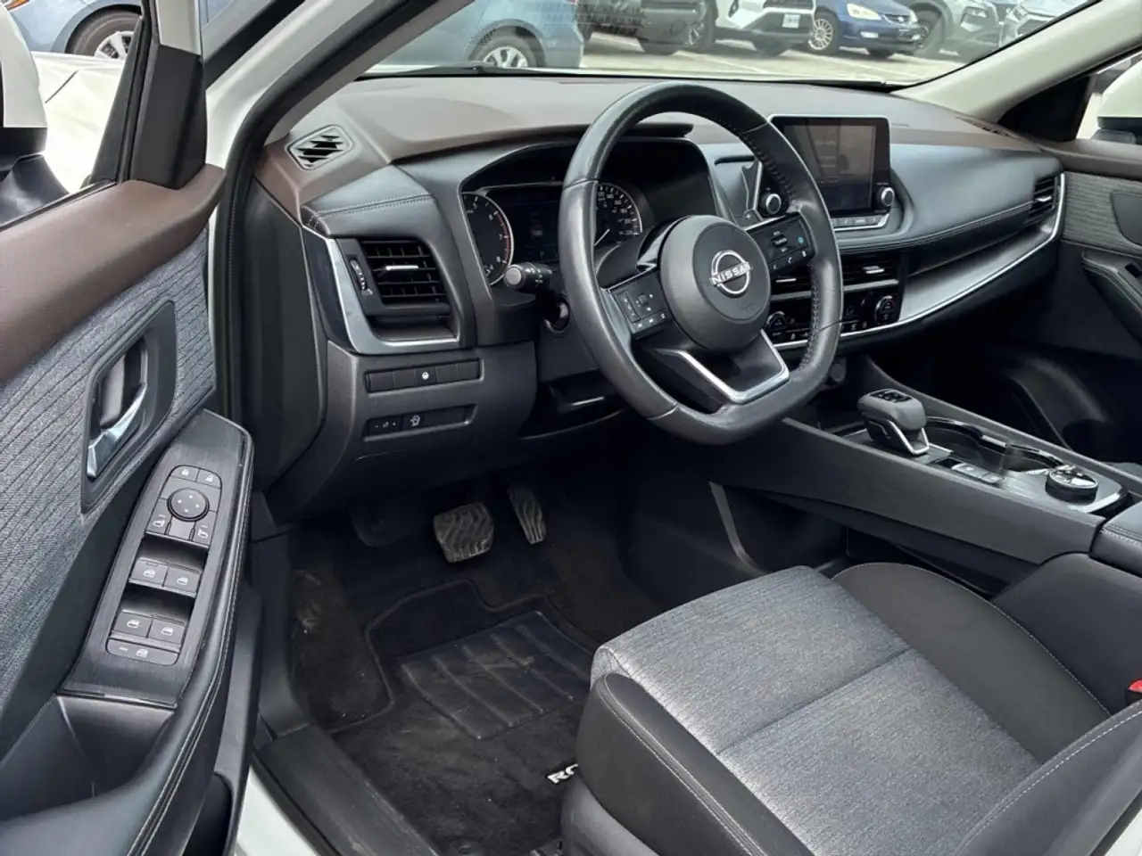 Nissan Rogue снимка Nissan Rogue