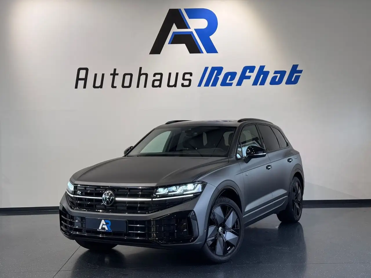 Volkswagen Touareg R 3.0 TSI eHybrid 4Motion*PANO*MATRIX*AH — photo 1 of 40