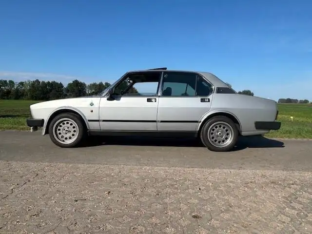 Alfa Romeo Alfetta 2.0 met schuifdak, sublieme ongelaste staat