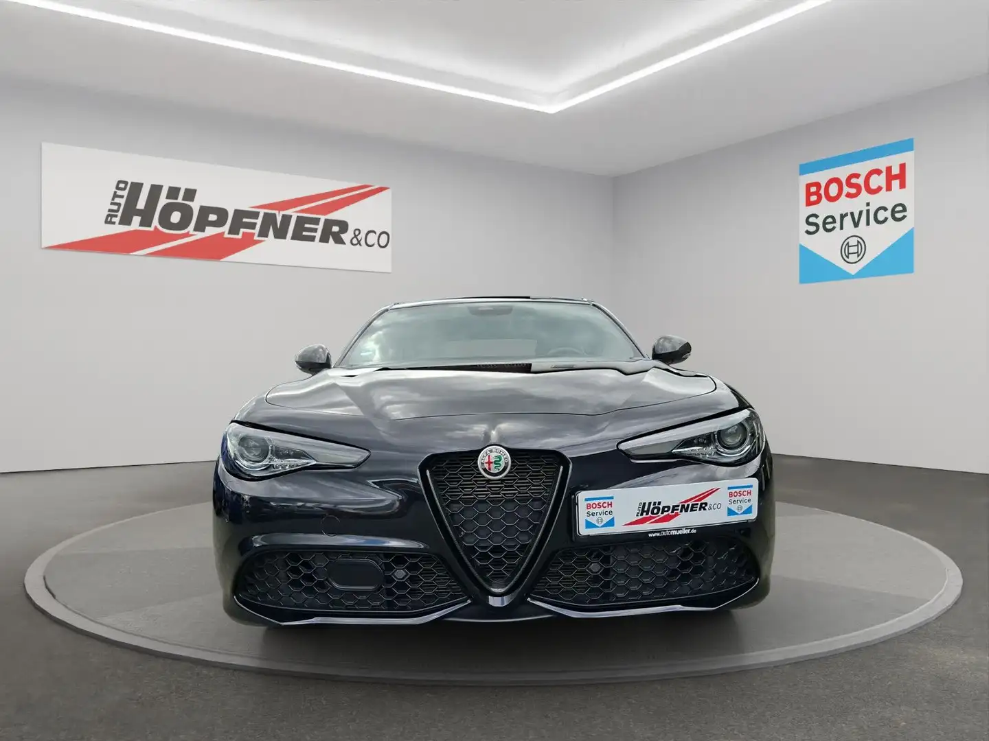 Alfa Romeo Giulia Estrema Q4 2.0 Turbo 16V Pano / Assistenz Schwarz - 2