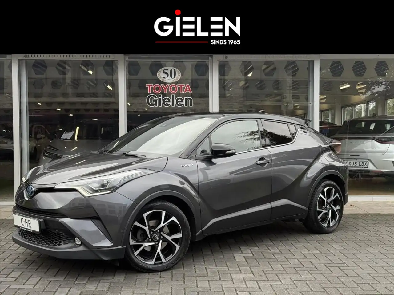 Toyota C-HR 1.8 Hybrid Bi-Tone Plus | Leer, Stoel + Stuurverwa — photo 1 of 40