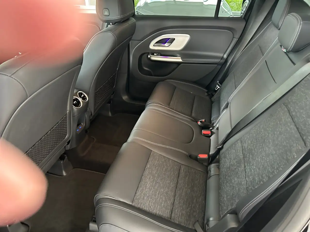 Mercedes-Benz GLB 200 PROGRESSIV+NIGHT+19"+PANORAMA+8G+KEYLESS 13
