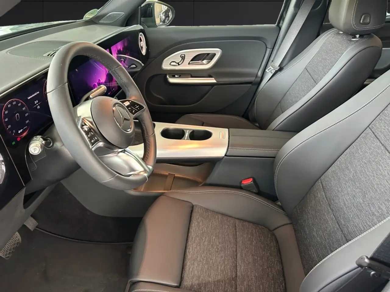 Mercedes-Benz GLB 200 PROGRESSIV+NIGHT+19"+PANORAMA+8G+KEYLESS 8
