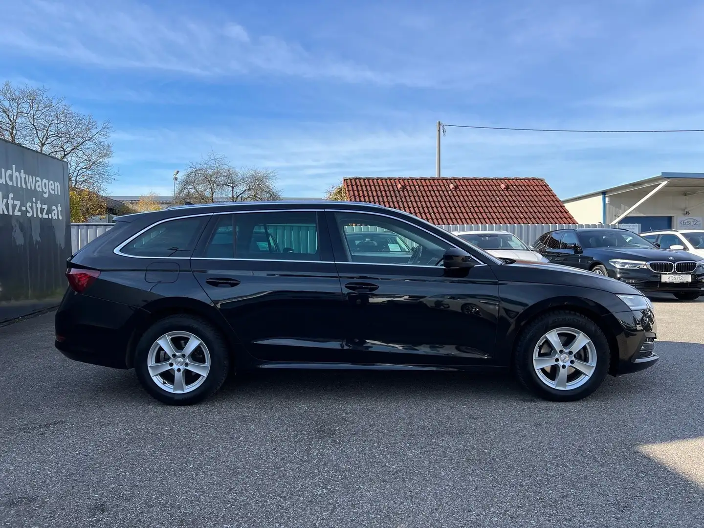 Skoda Octavia Combi 2,0 TDI First Edition | STANDHZ Schwarz - 2