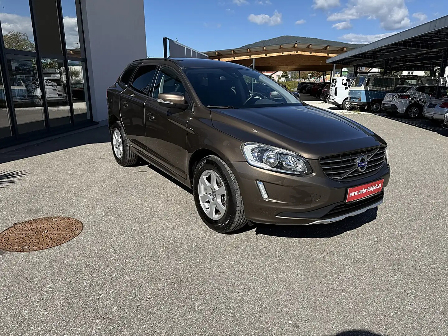 Volvo XC60 D3 Kinetic Braun - 2