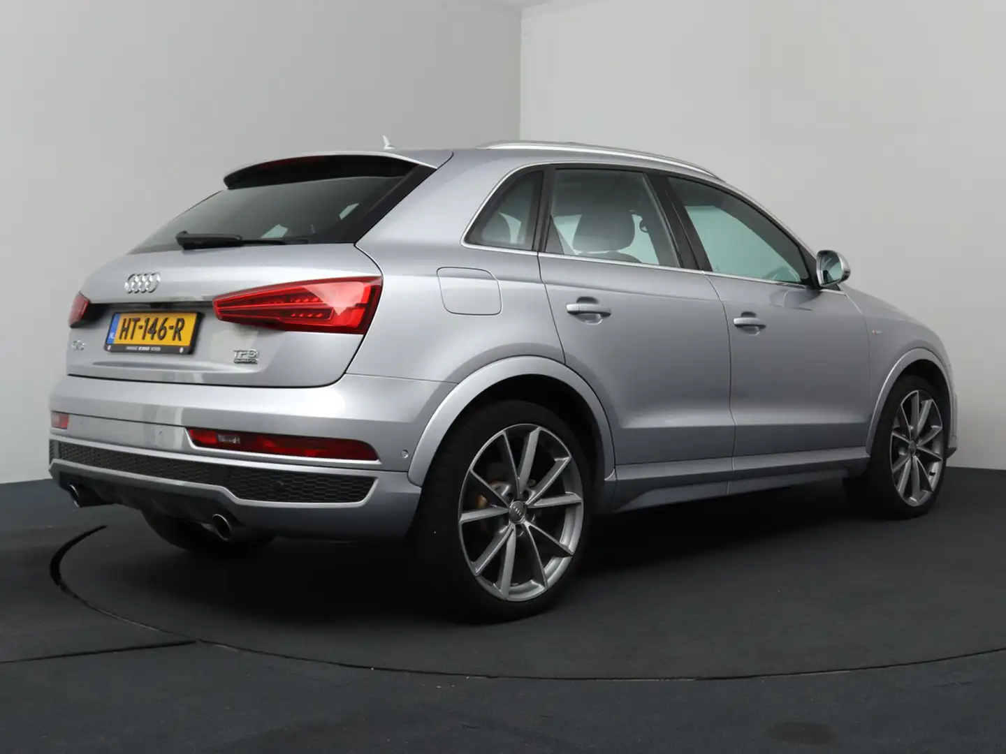 Audi Q3 2.0 TFSI quattro Sport Pro Line S | LED | Camera | Grijs - 2