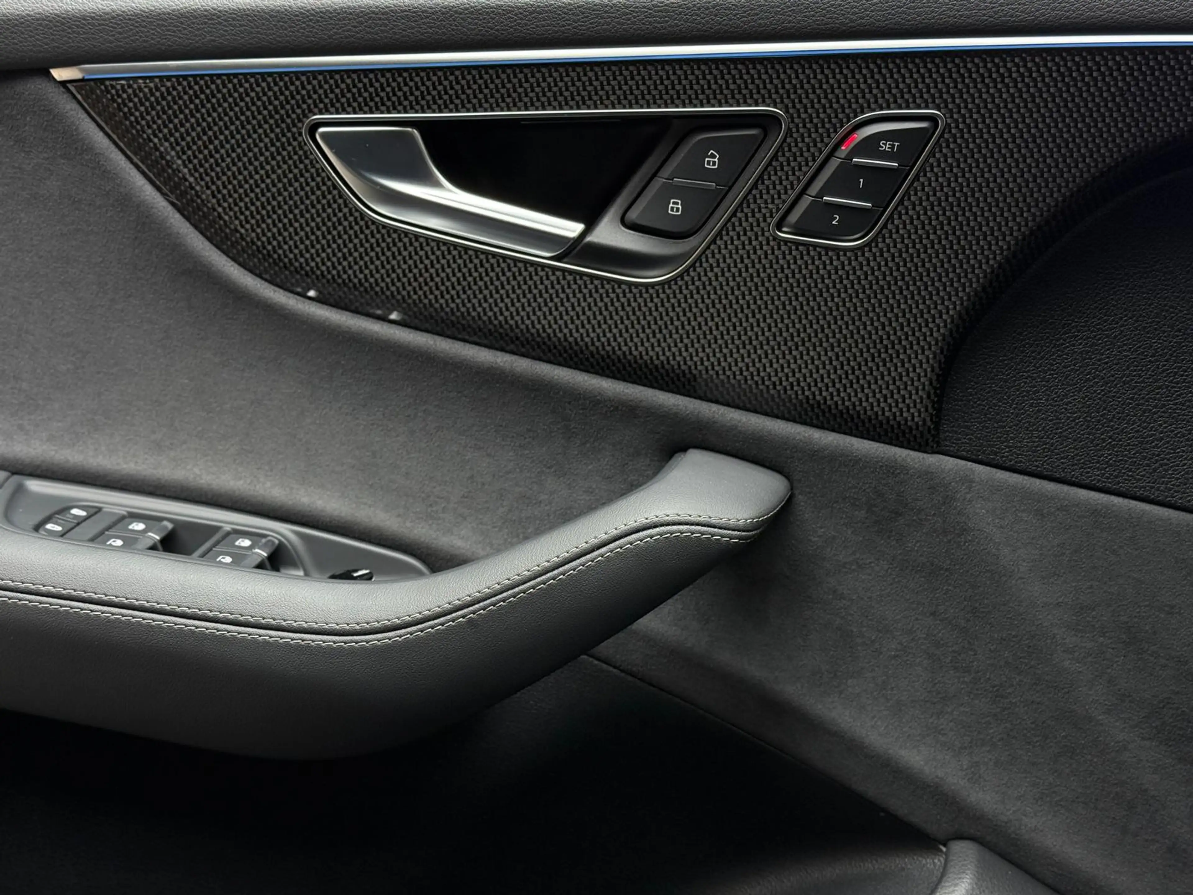 Audi SQ8 4.0 TFSI Q competition plus*Pano*HuD*B&O*23" — photo 13