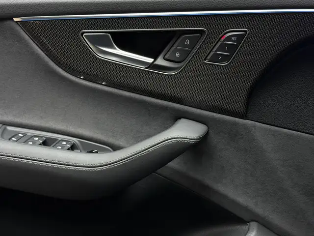 Audi SQ8 view 13