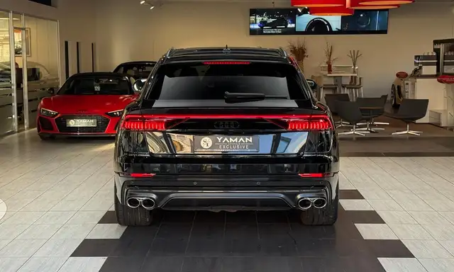 Audi SQ8 view 8