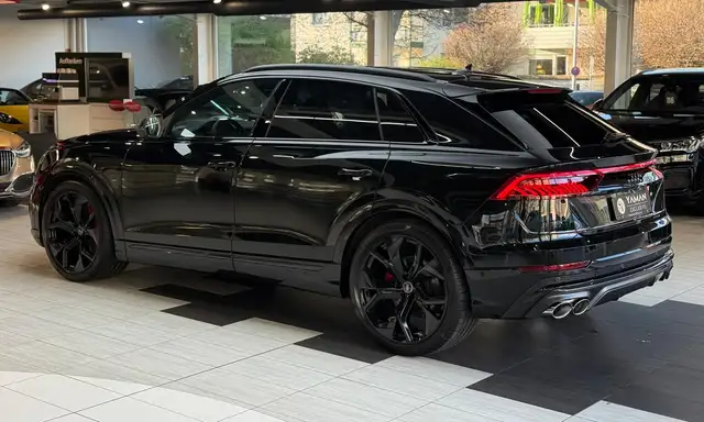 Audi SQ8 view 10
