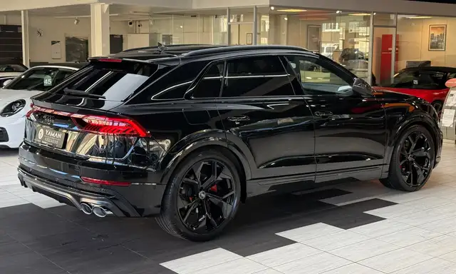 Audi SQ8 view 7