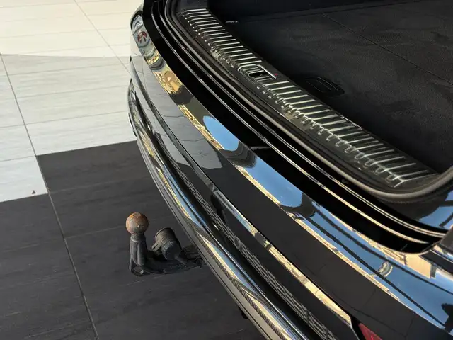 Audi SQ8 view 9