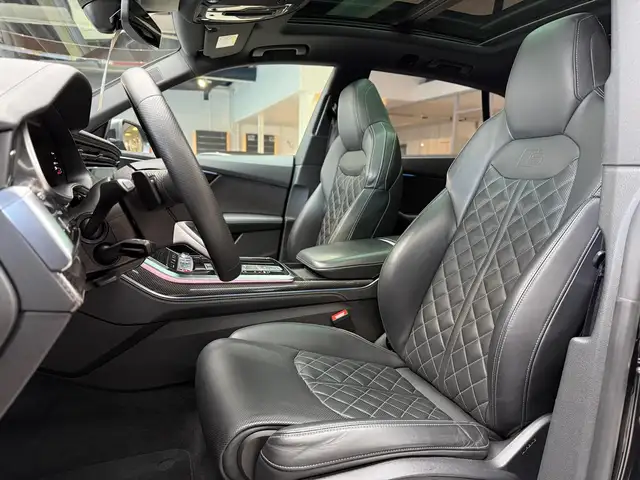 Audi SQ8 view 14