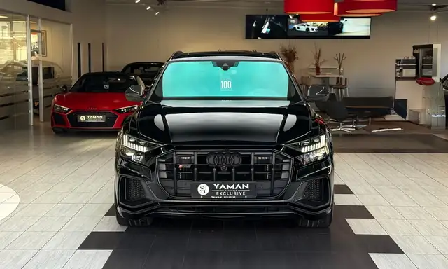 Audi SQ8 view 3