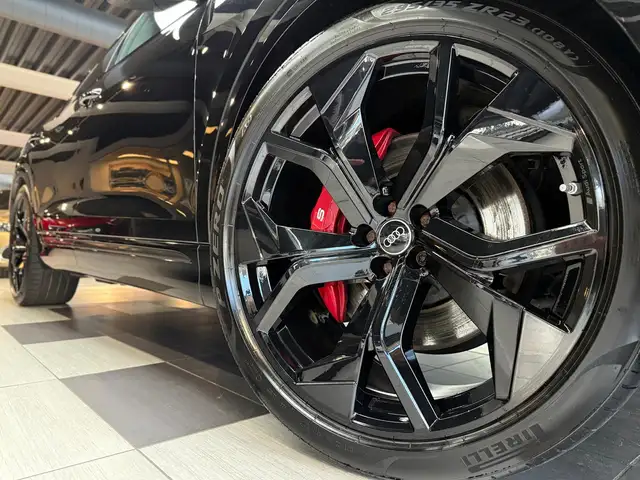 Audi SQ8 view 5