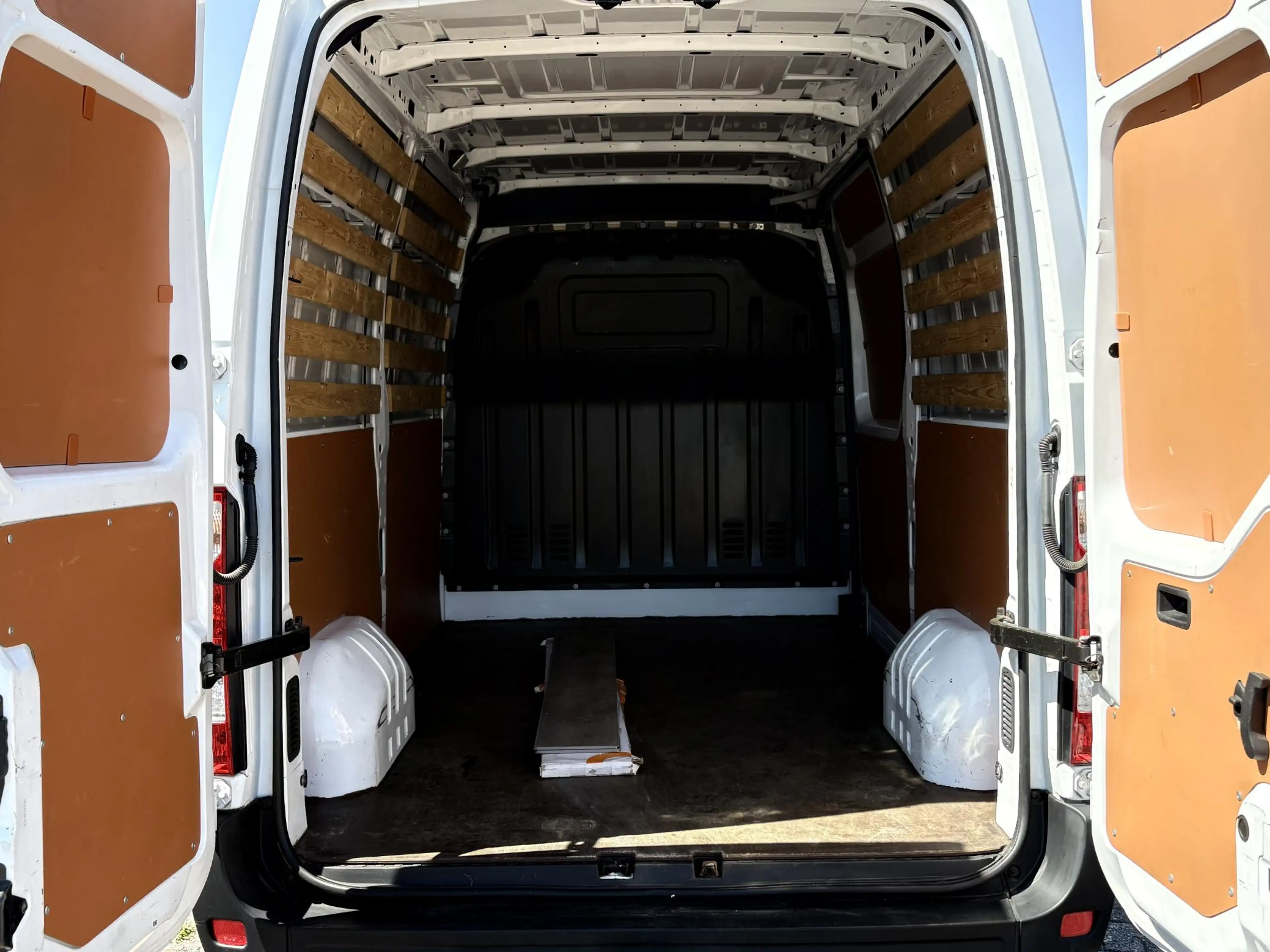 Renault Master T35 2.3 dCi L2H2 MARGE | NW APK | AC | CRUISE | CA — photo 3